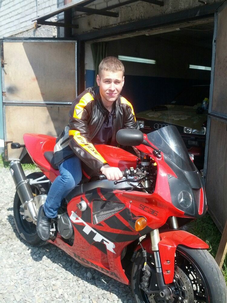  ,   Oleg, 27 ,   