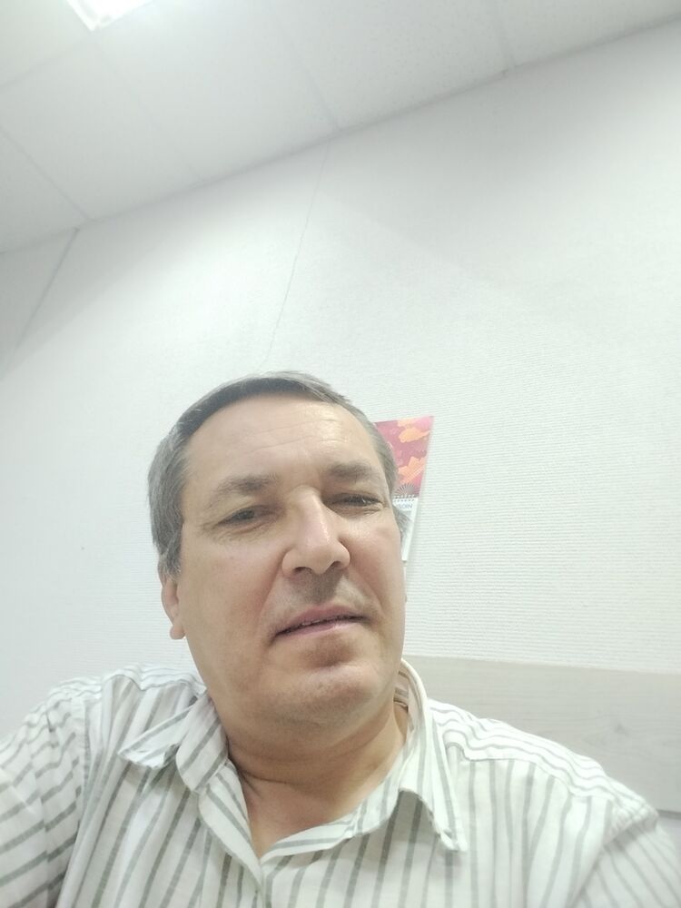  52939318  Konstantin, 53 ,    
