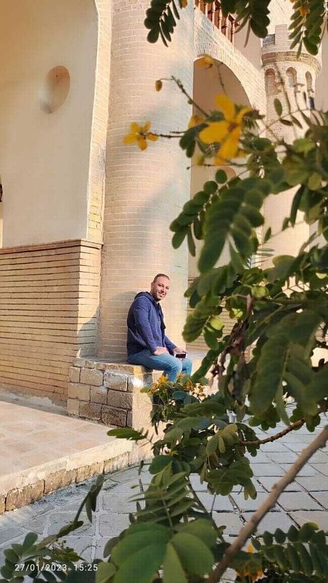  44252238  Ayman, 44 ,    