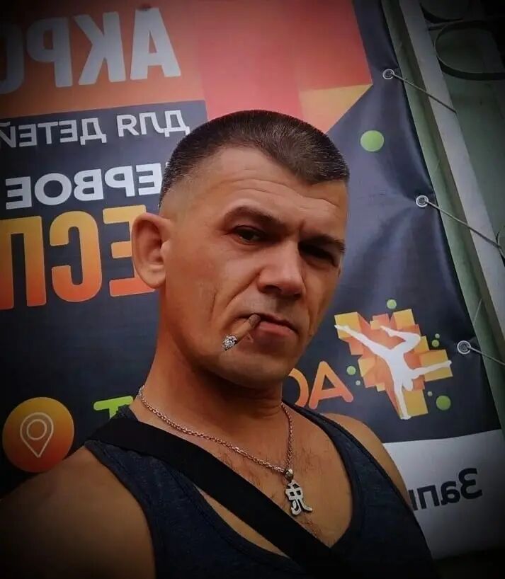  47646918  Yury, 40 ,    