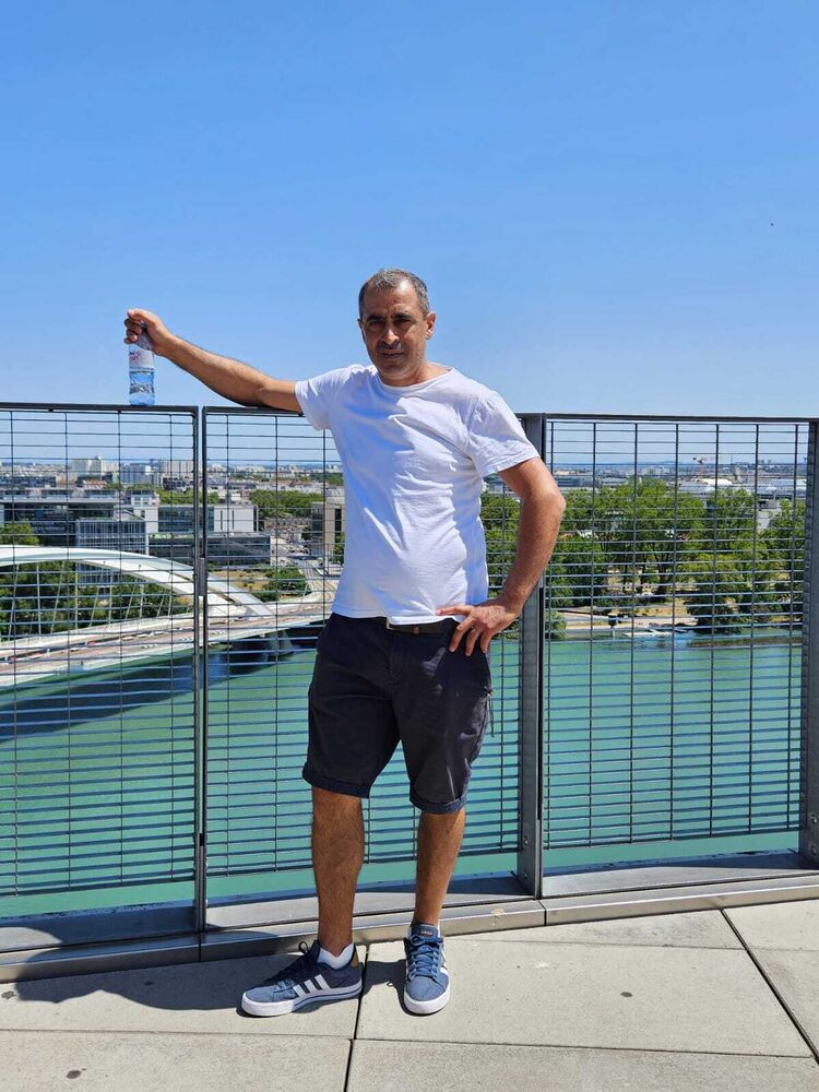  Lyon 06,   Gegham, 44 ,   ,   