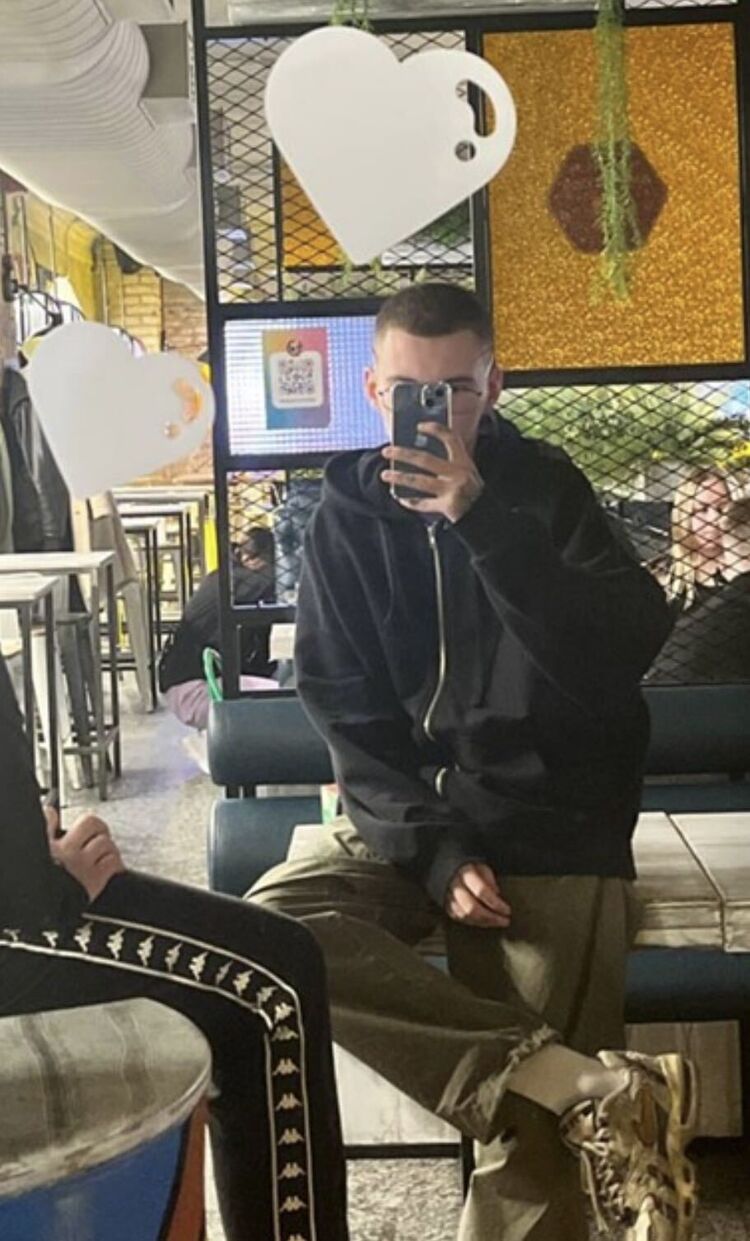  44639548  , 27 ,    -