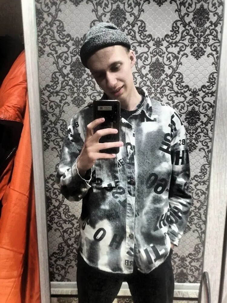  37077858  , 23 ,    