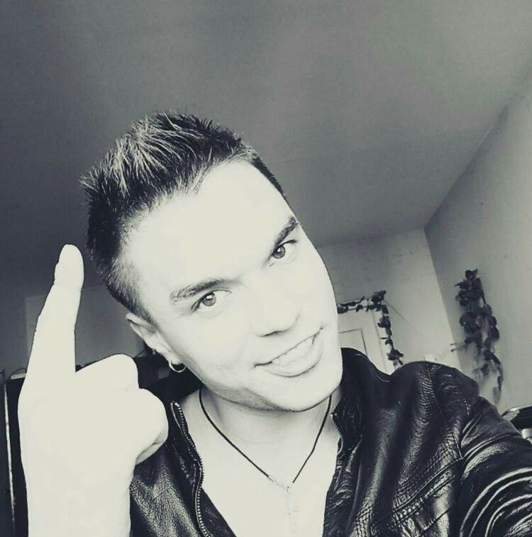  --,   Max, 33 ,   ,   , c 