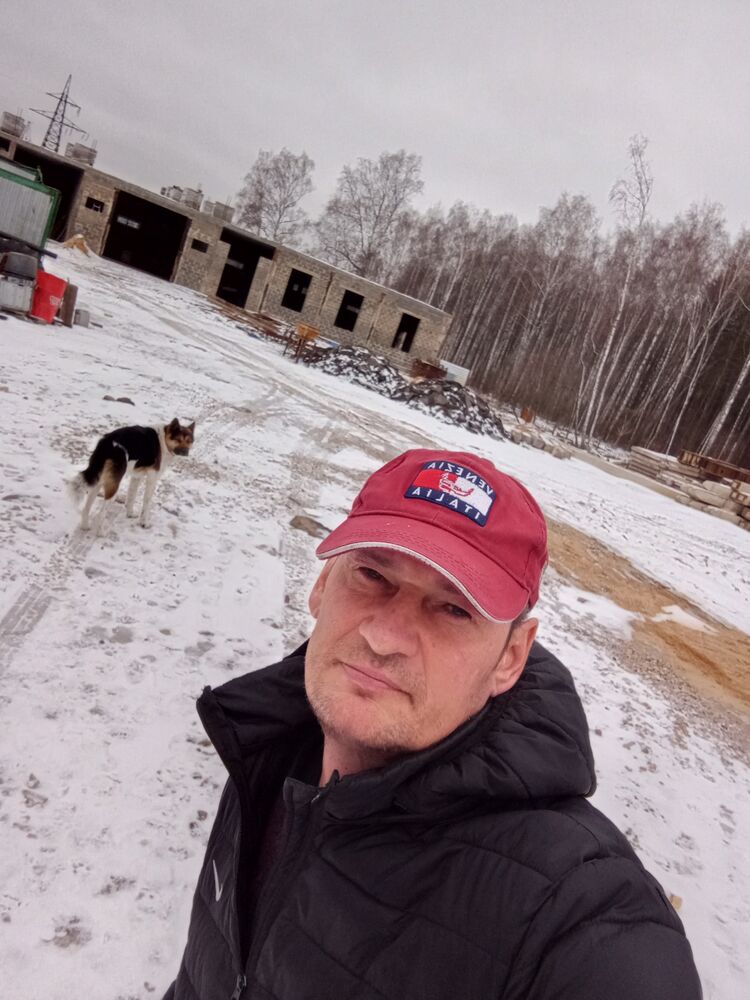  52072348  Vik, 43 ,    