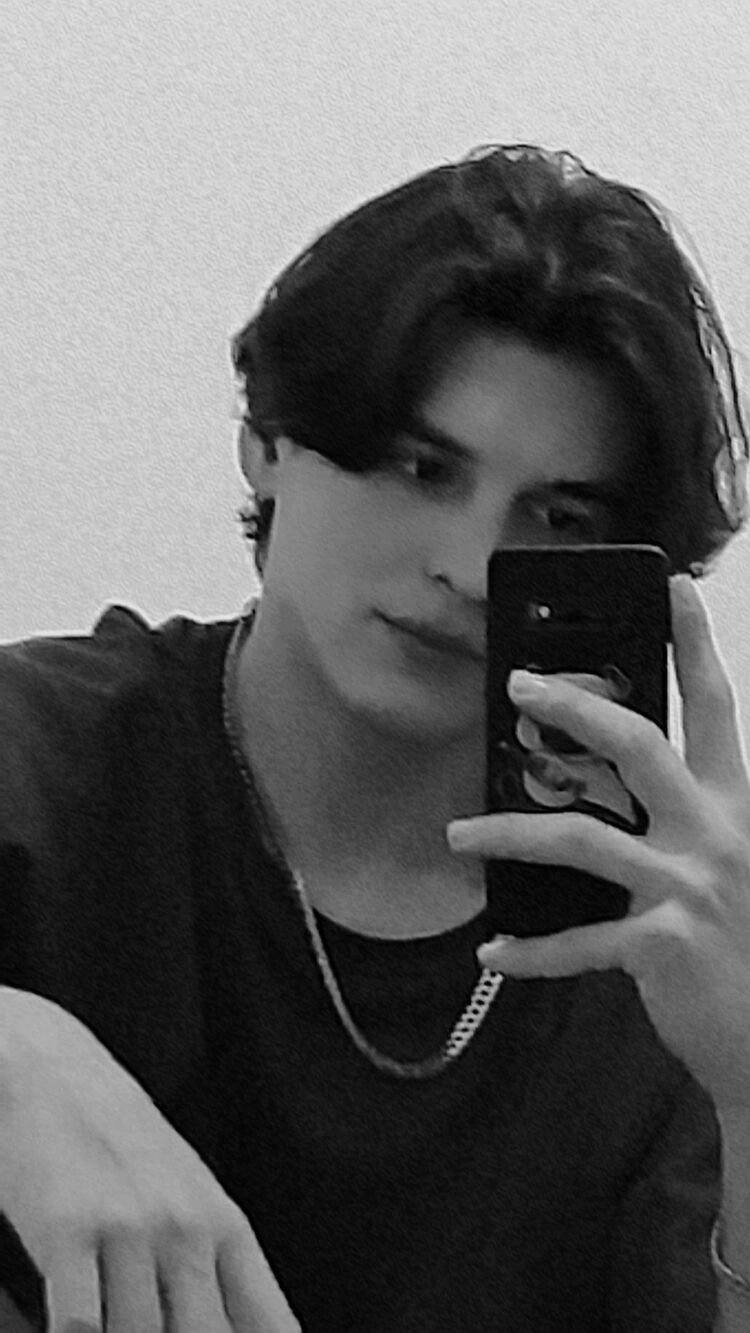  42972938  Ivan, 24 ,    