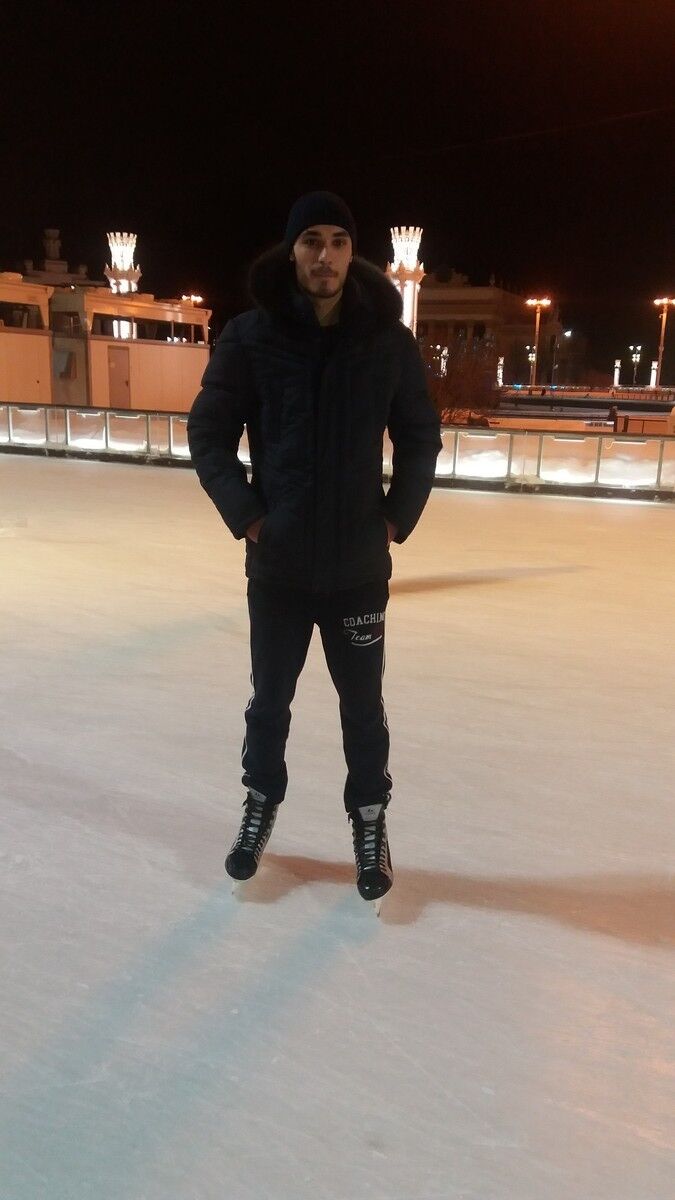  8668888  Teymur, 29 ,    