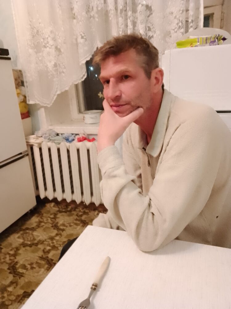  44937918  Vlad, 51 ,     