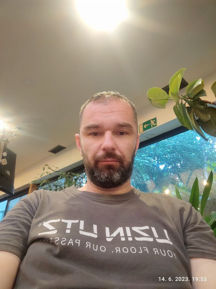  41613588  Miki, 39 ,    