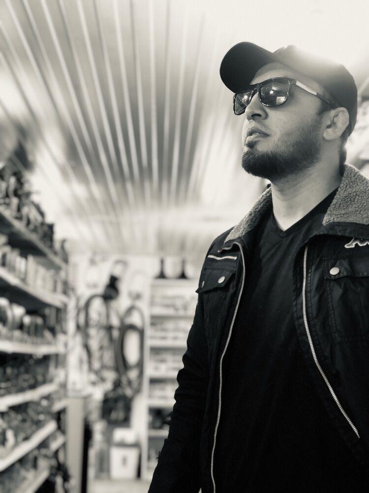  --,   Riaz, 31 ,   ,   