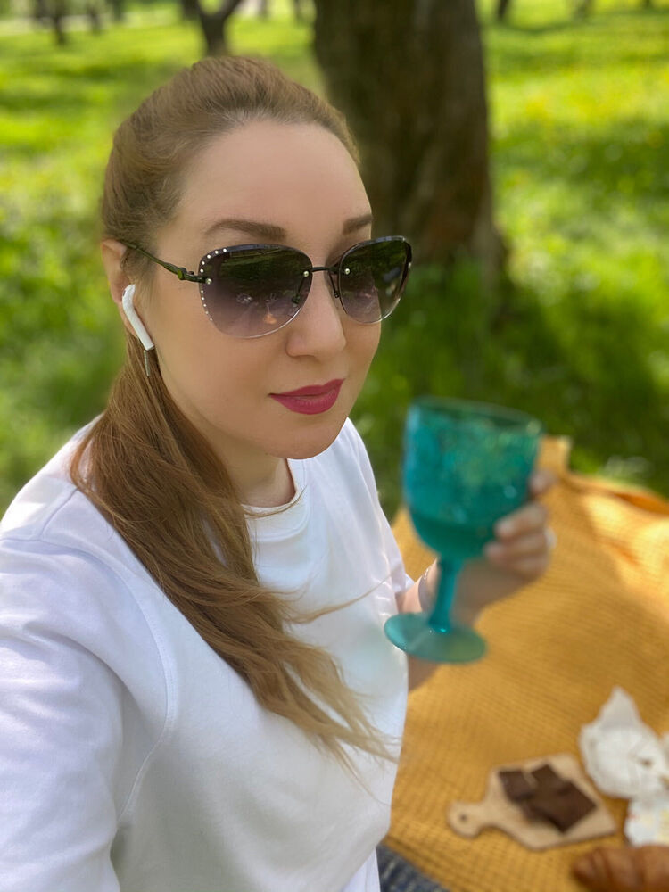  ,   Flo, 45 ,     , c 