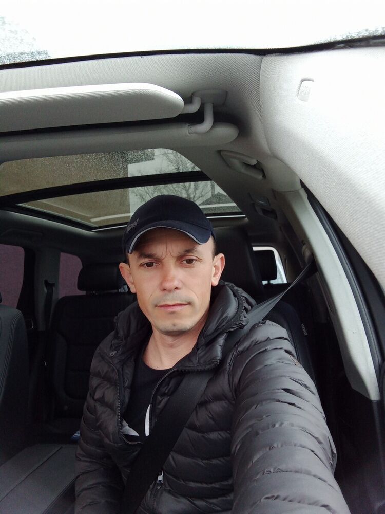  22523638  Yanosh, 45 ,    Senica
