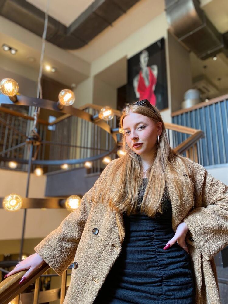  27189278  , 26 ,    -