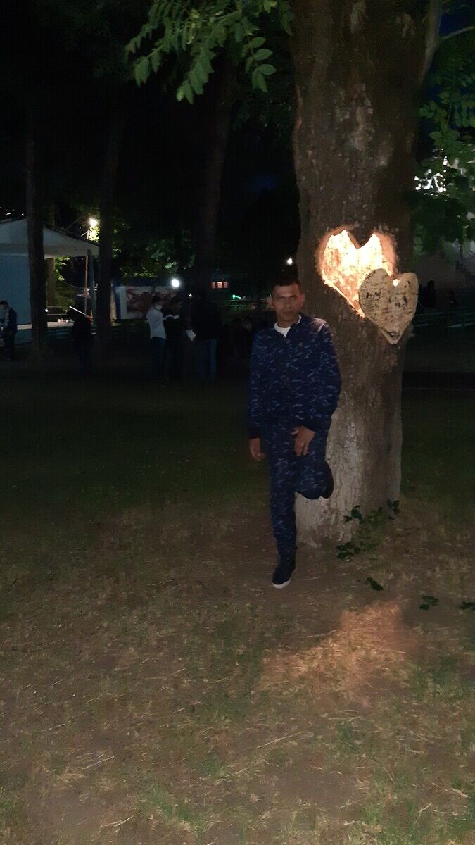  ,   Erik, 41 ,   ,   , c 