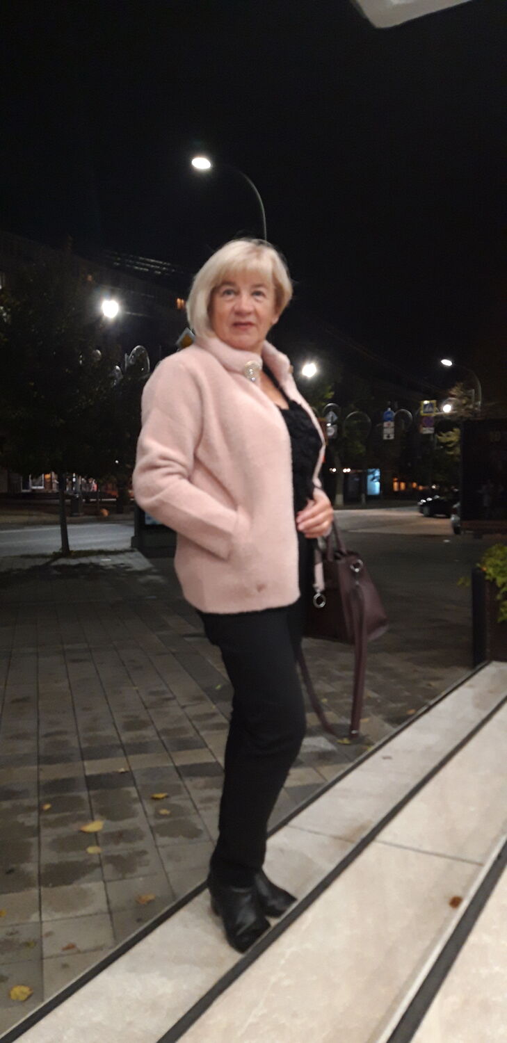 24147358  Anna, 64 ,    