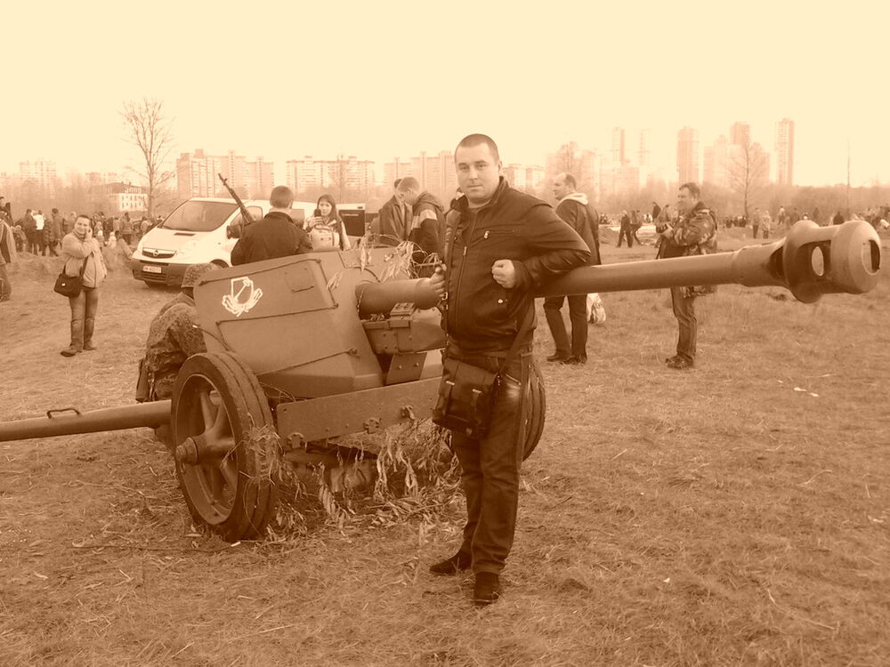  4175288  Artem, 40 ,    