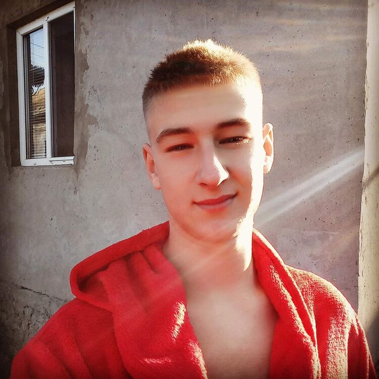  14741358  Tomas, 25 ,    