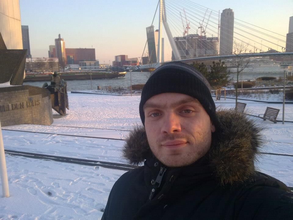  39572388  Alexej, 43 ,    