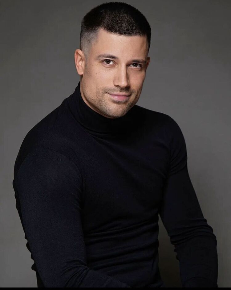  38821898  Vasil, 43 ,    