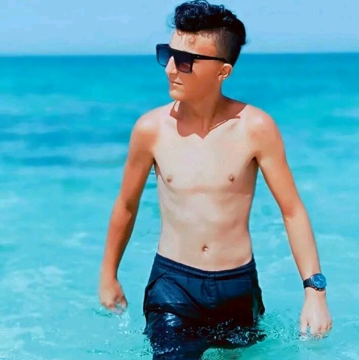  53797888  Adam, 20 ,    
