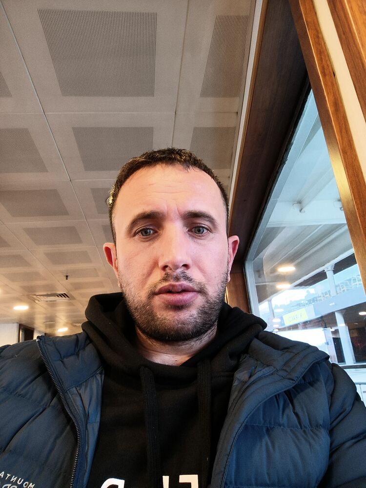  49349348  Murat, 44 ,    