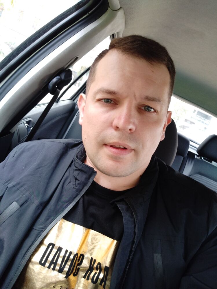  27066528  Artem, 40 ,    