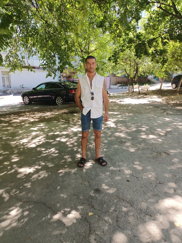  27913548  Gragor, 40 ,    