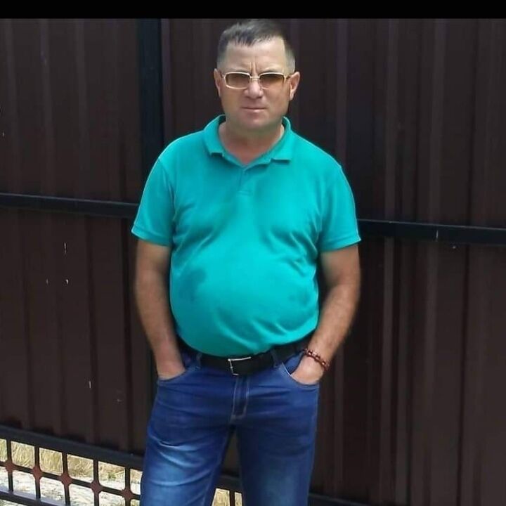  38912848  Constantin, 49 ,    