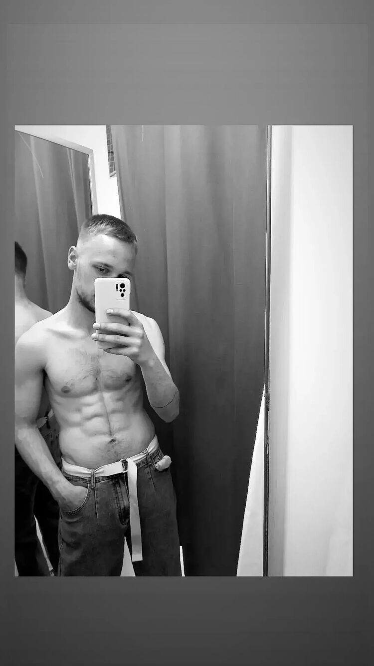  36741828  Vladislav, 23 ,    