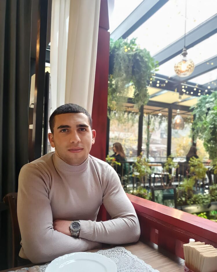  ,   Arman, 24 ,   ,   