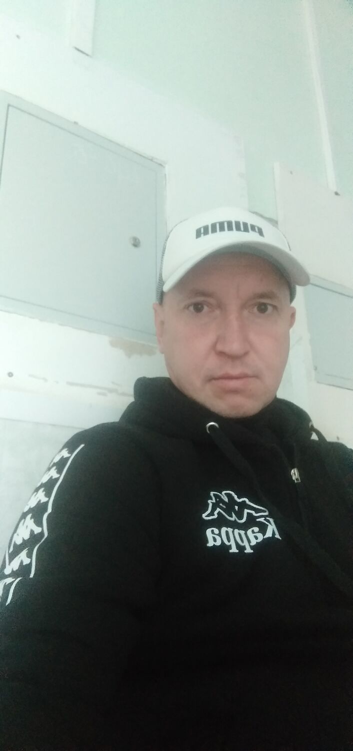 38063438  Serjoga, 46 ,    