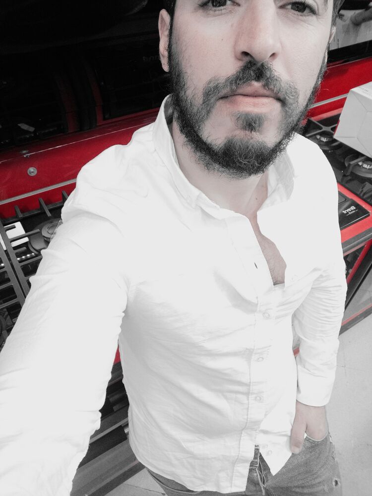  Algiers,   Salim, 32 ,   ,   