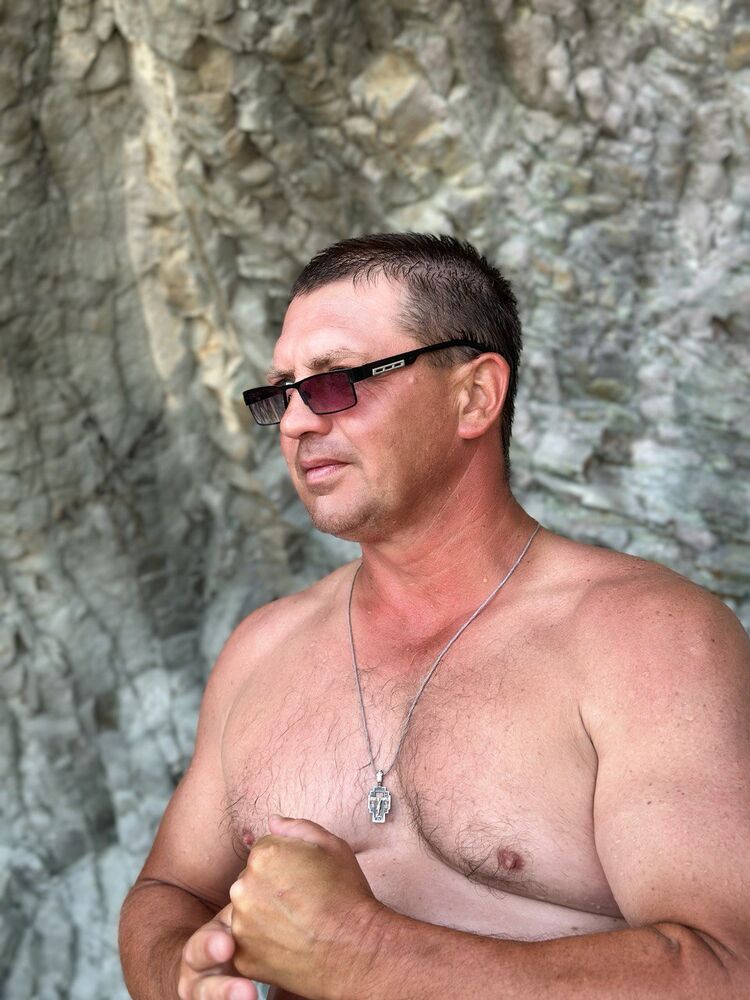  45123188  Alex, 53 ,    