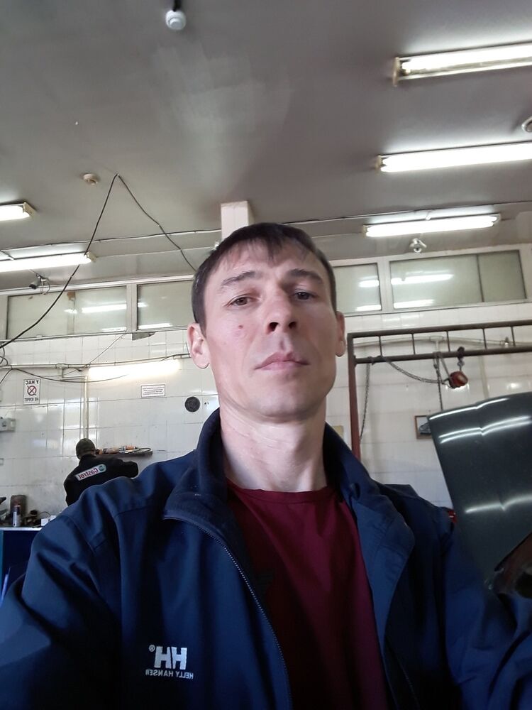  ,   Maksim, 44 ,   ,   , c 