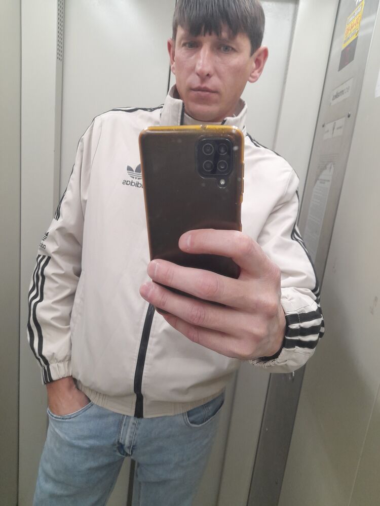  54150208  Oleg, 38 ,    