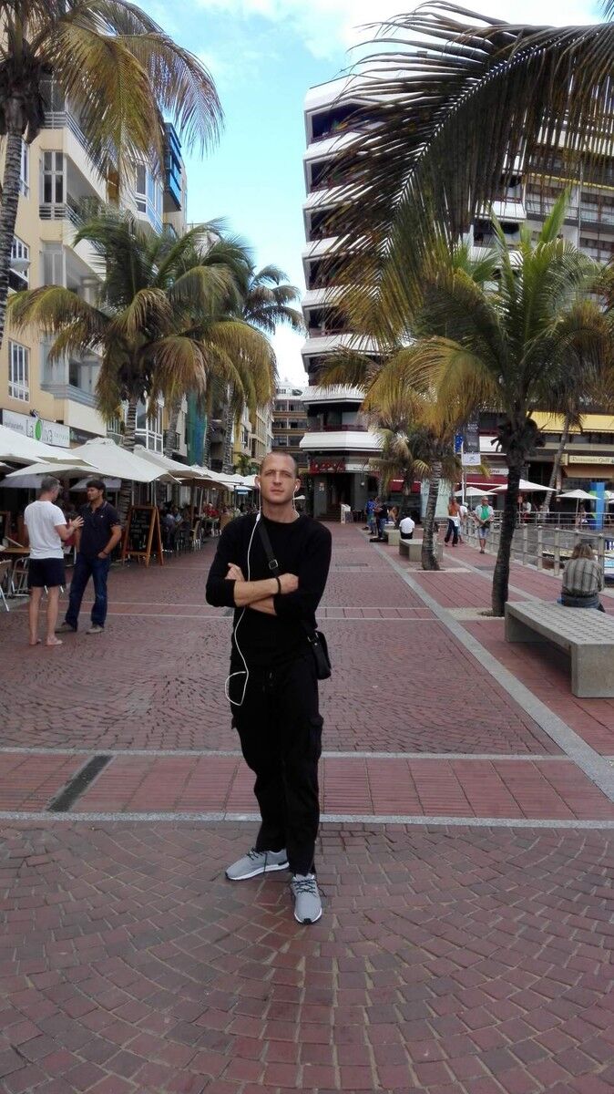  7233998  Vitaliy, 40 ,    