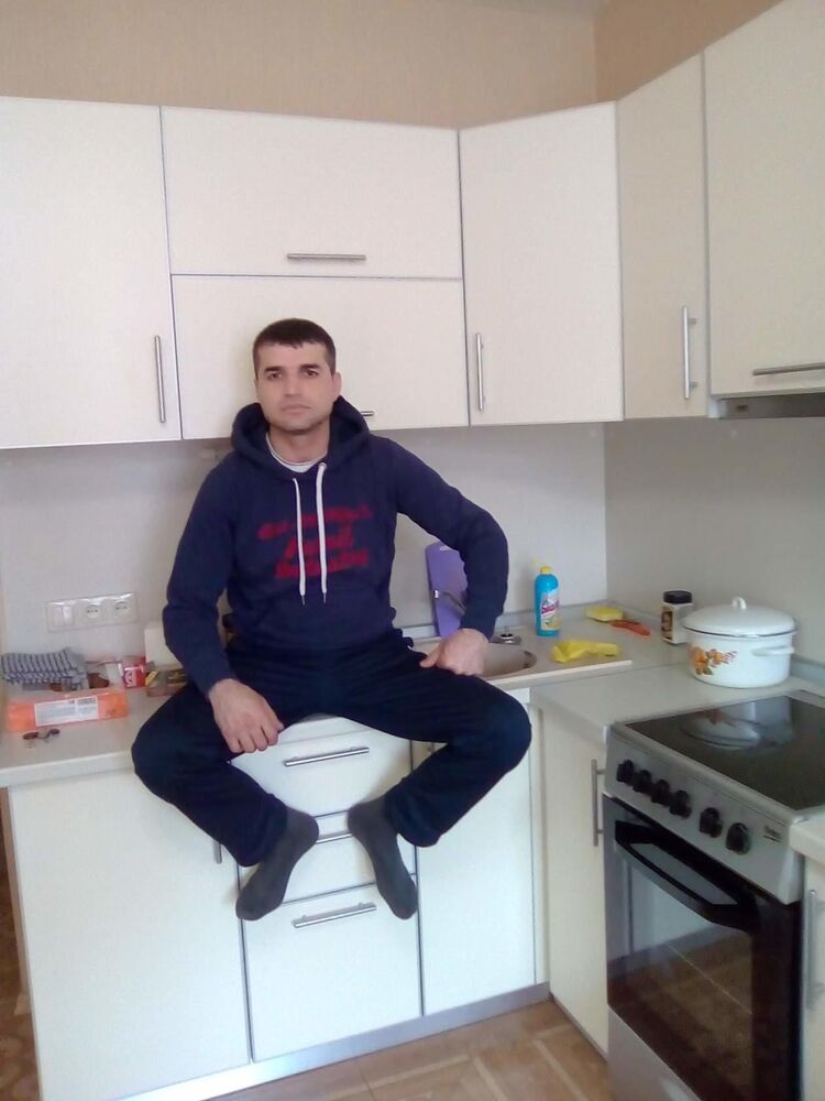  40567418  Bakhtiyor, 44 ,    