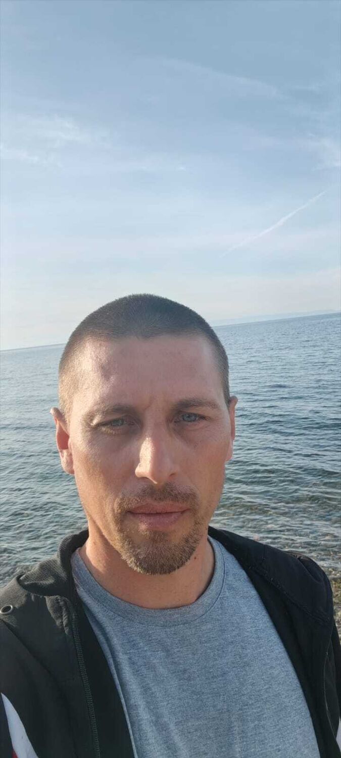 46993668  , 23 ,    