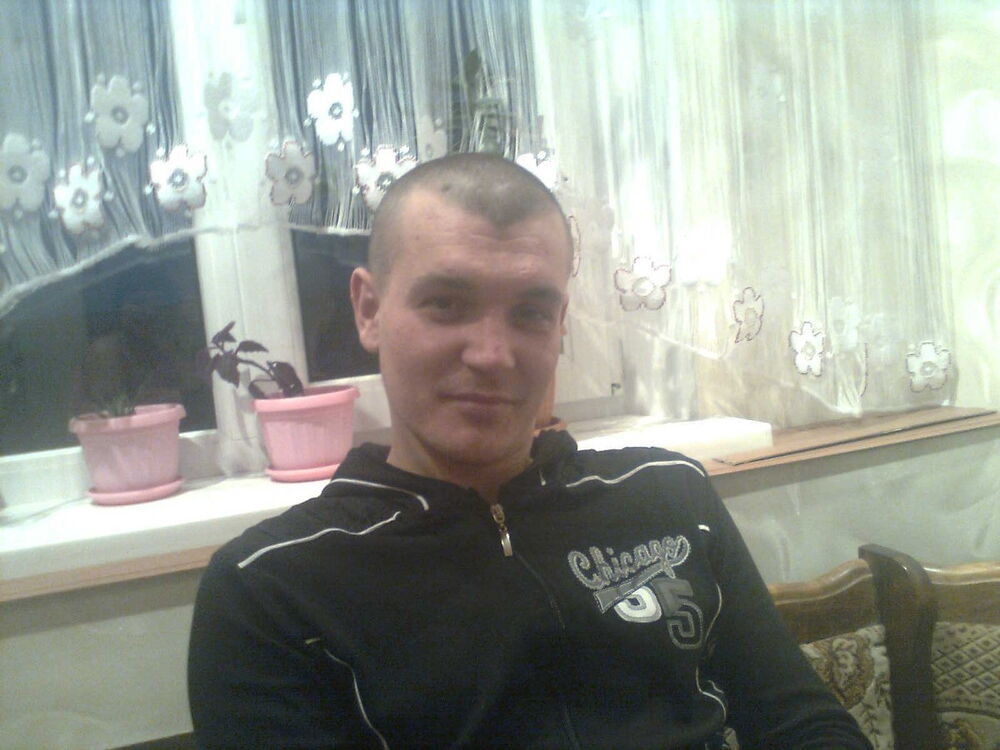  8846698  Maks, 37 ,    