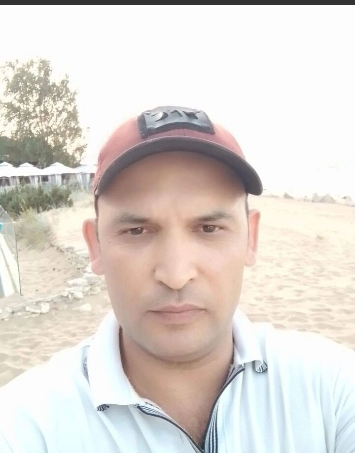  ,   Ali, 32 ,   ,   