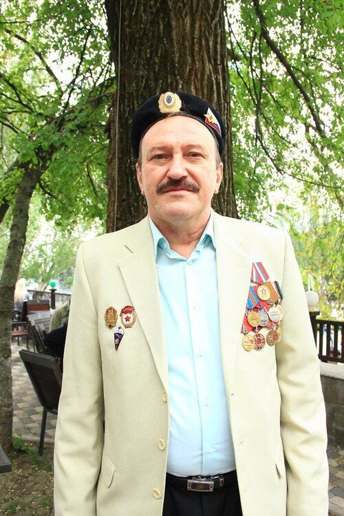  40740868  , 64 ,    --