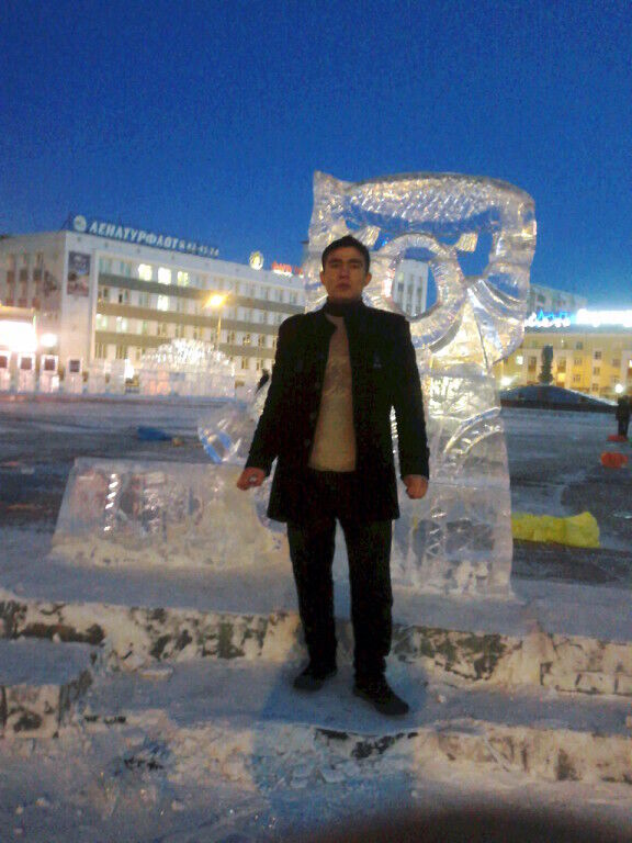  48126528  Husniddin, 33 ,    