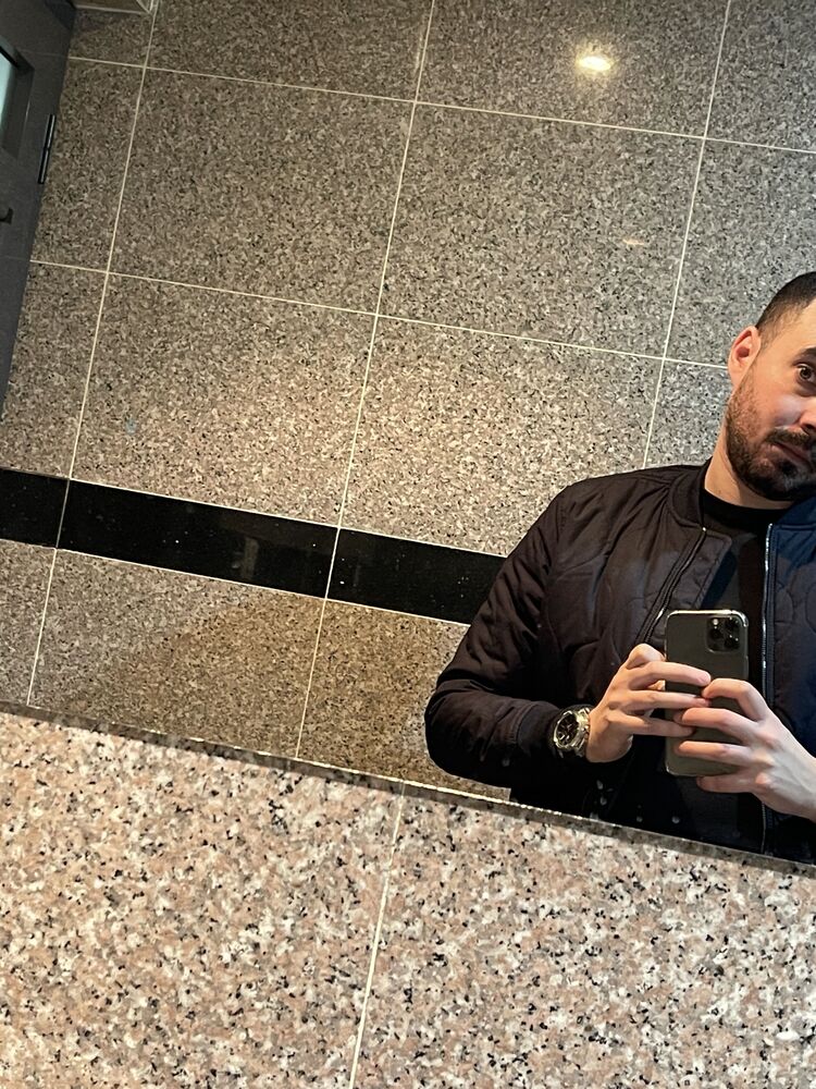  33696028  Abdelkader, 31 ,    Algiers