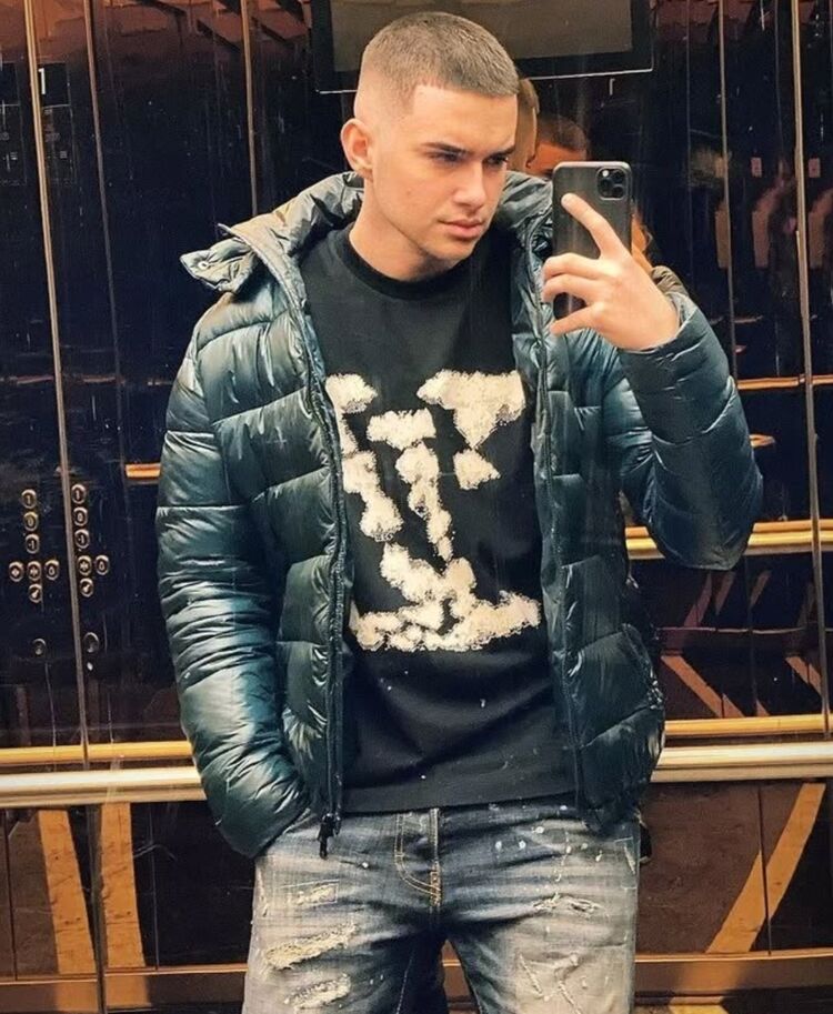  52454688  David, 19 ,    