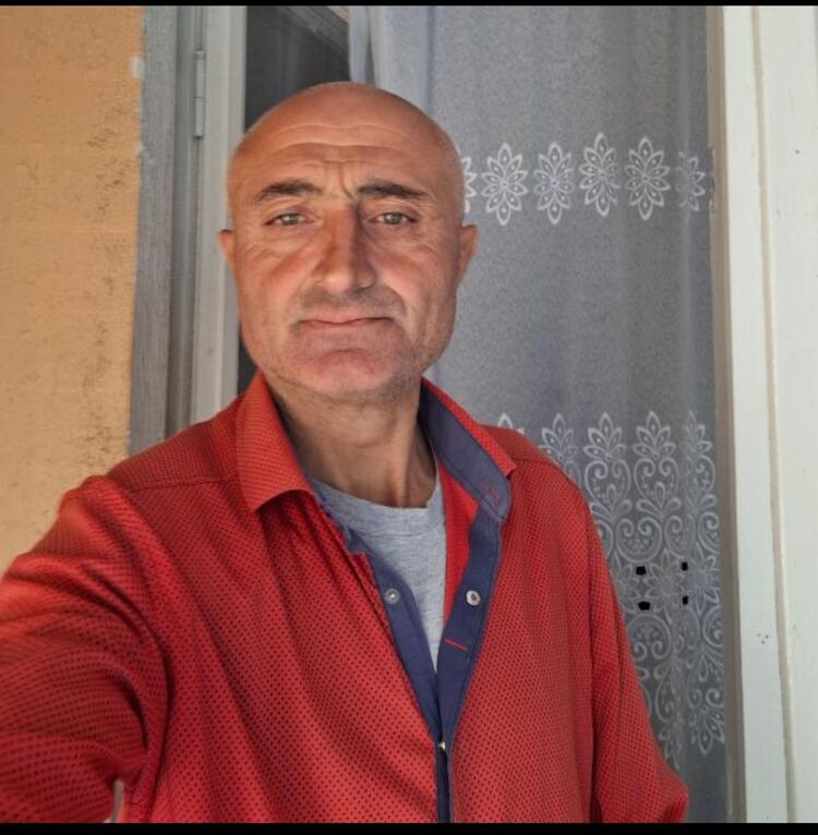  53235658  Vepkhia, 48 ,    