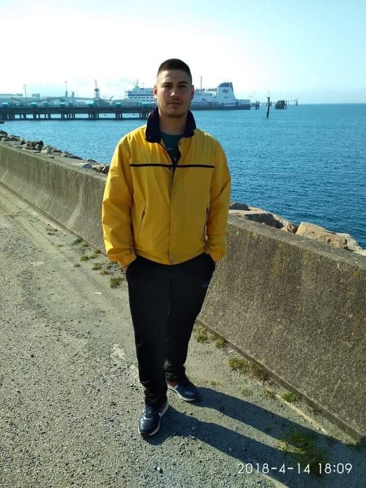  23877188  Alexandru, 30 ,    