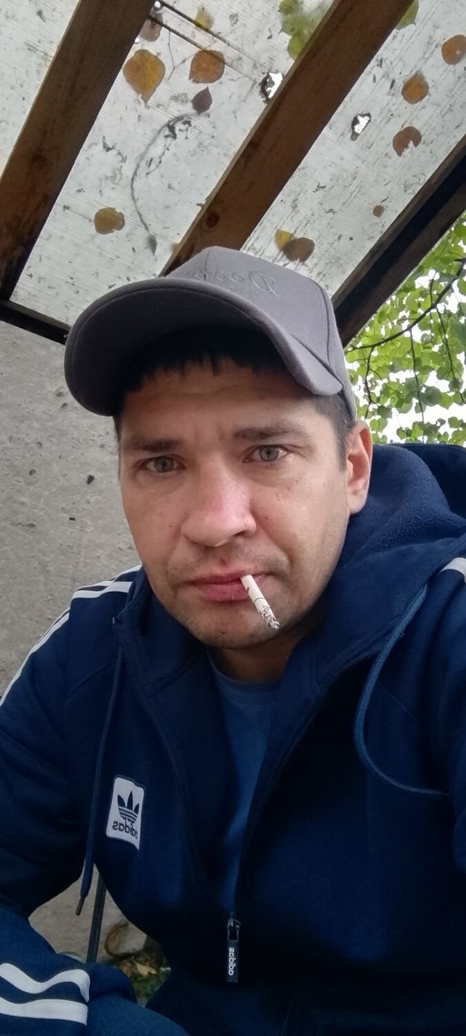  54643048  Ilya, 37 ,    