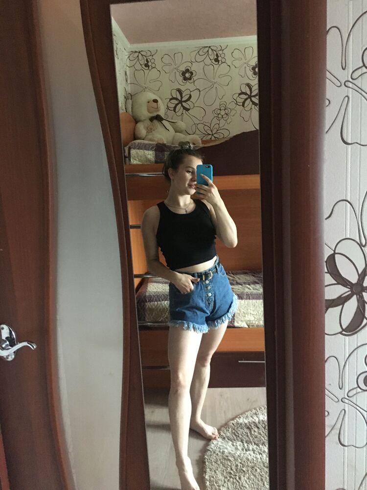  ,   Valeria, 22 ,   ,   