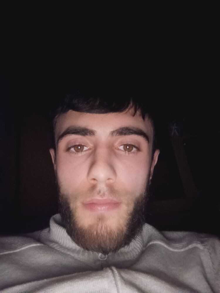  54421448  Yusif, 26 ,    