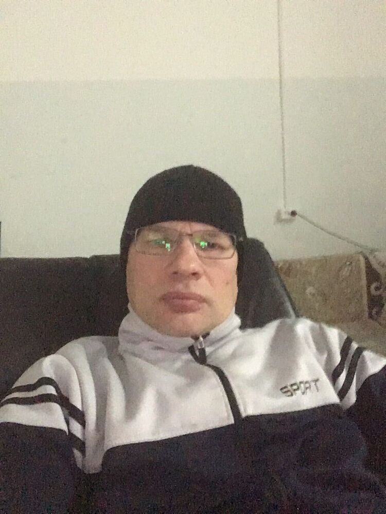  40771608  Nik, 52 ,    